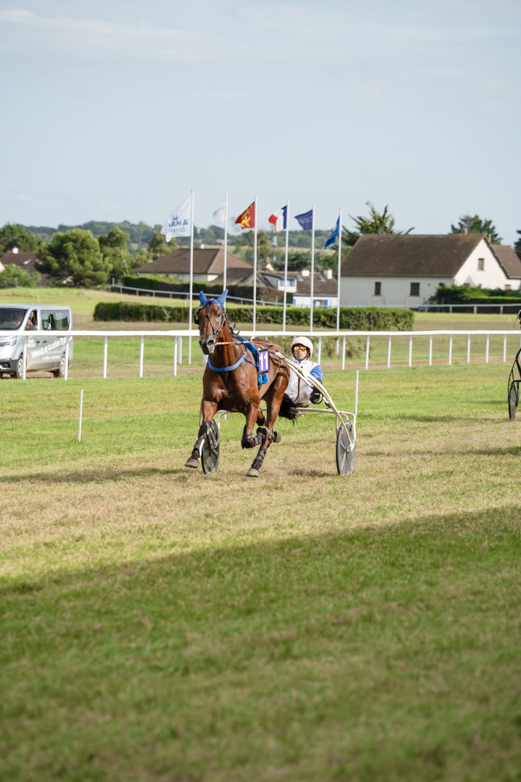 Course hippique trot attelé Hippodrome Bréhal Normandie